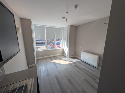 2 Bed Flat, Undercliff Road West, IP11