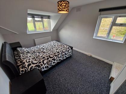 Room in a Shared House, Hazel Avenue, GU1