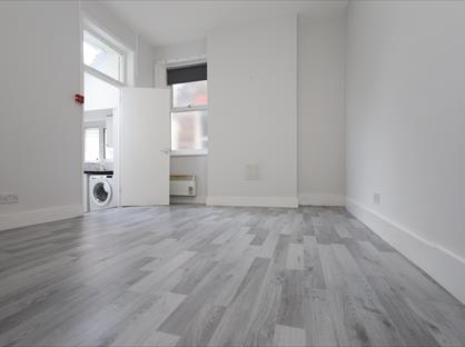 Studio Flat, Whitworth Road, SE25