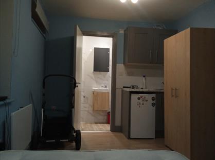 Studio Flat, Kingsland Road, E8