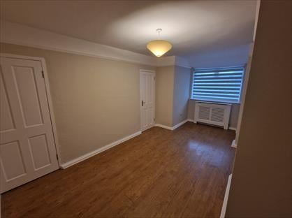 3 Bed Semi-Detached House, Green Walk, DA1