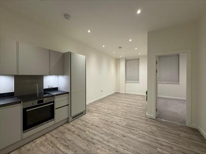 1 Bed Flat, London Road, TW18