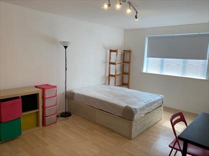 Studio Flat, Draycott Close, NW2