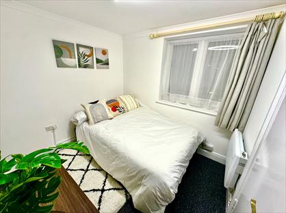Room in a Shared Flat, Village Way, HA5