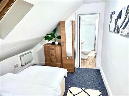 Room in a Shared Flat, Village Way, HA5