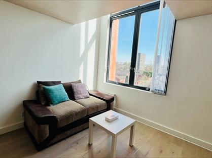 2 Bed Flat, Spinners Way, M15