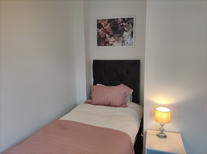 Studio Flat, Tontine Street, ST1