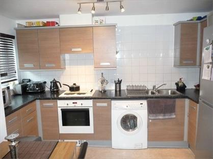 2 Bed Flat, Blackburn Way, TW4