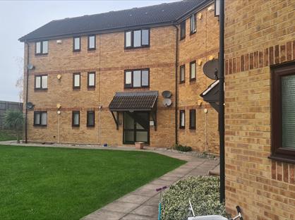 1 Bed Flat, Messant Close, RM3