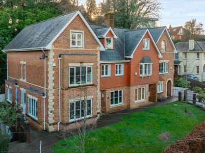 4 Bed Semi-Detached House, Highgrove Mews, BH4