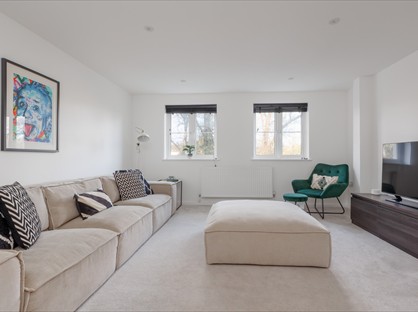 4 Bed Semi-Detached House, Highgrove Mews, BH4