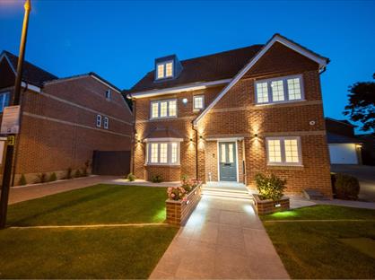 5 Bed Semi-Detached House, Wellsfield, WD23