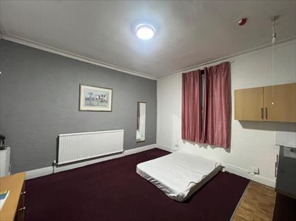 Room in a Shared House, Aldborough Road South, IG3