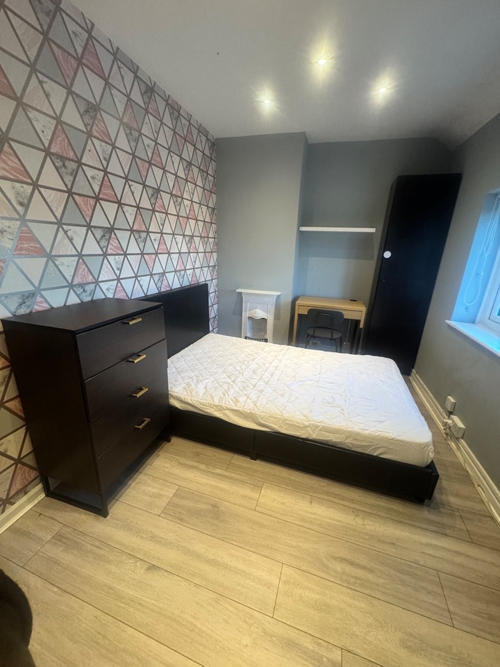 Additional image 20 of 5 Bed Semi-Detached House, The Square, BS4, N1 7GU