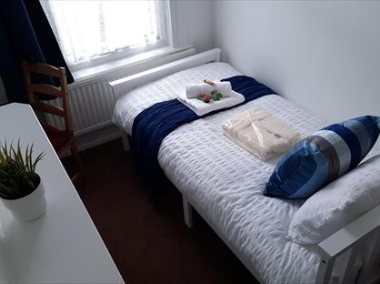 Room in a Shared House, Beck Road, E8