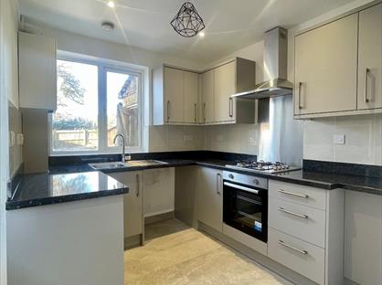 3 Bed Semi-Detached House, Richmond Hill, LU2