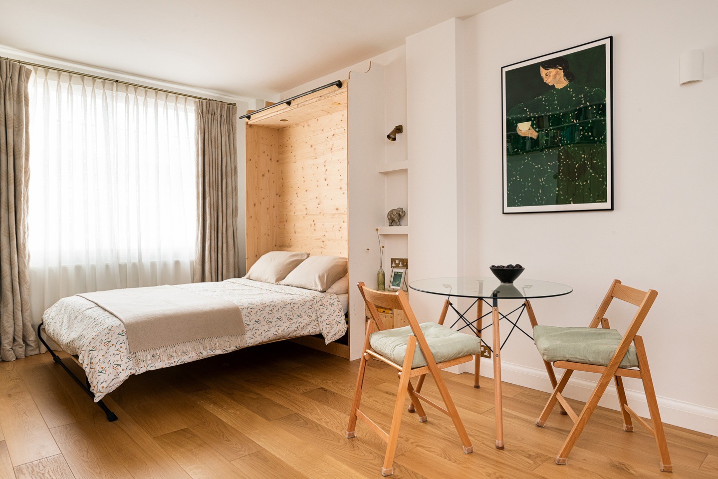 Studio Flat, Woburn Place, WC1H photo 2