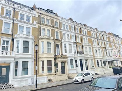 Studio Flat, Penywern Road, SW5