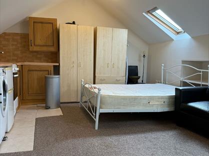 Studio Flat, Fulham Palace Road, W6