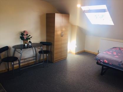 Studio Flat, Bowes Road, N13