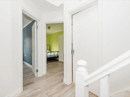 Room in a Shared House, Oak Road, KT22