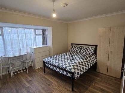 Studio Flat, Macdonald Road, N11