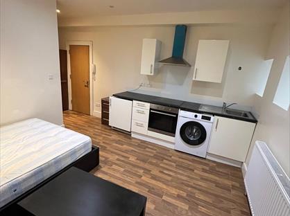 Studio Flat, Church Road, NW4