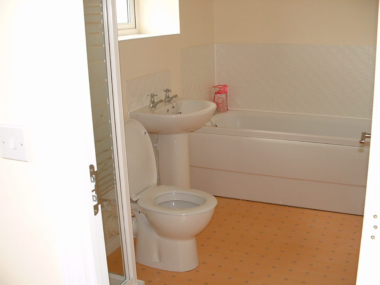 Additional image 3 of Room in a Shared House, Graham Road, CB4, N1 7GU