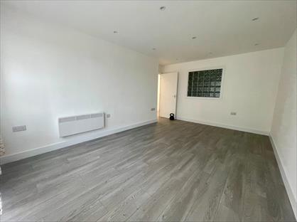 2 Bed Flat, Geneva Court, NW9