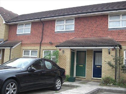2 Bed Terraced House, Hollygrove Close, TW3