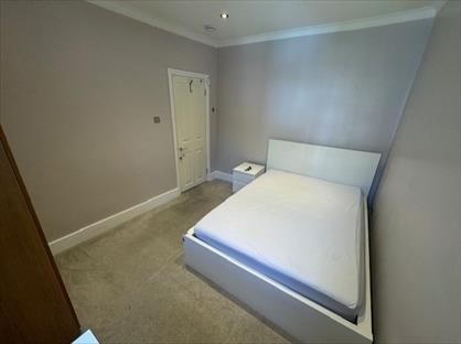Room in a Shared House, London, SW16