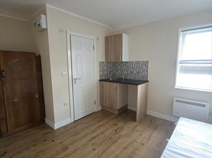 Studio Flat, Castillon Road, SE6