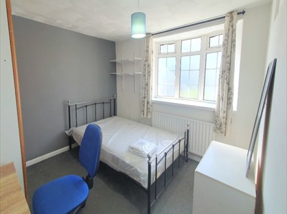 4 Bed Terraced House, Earls Road, SO14