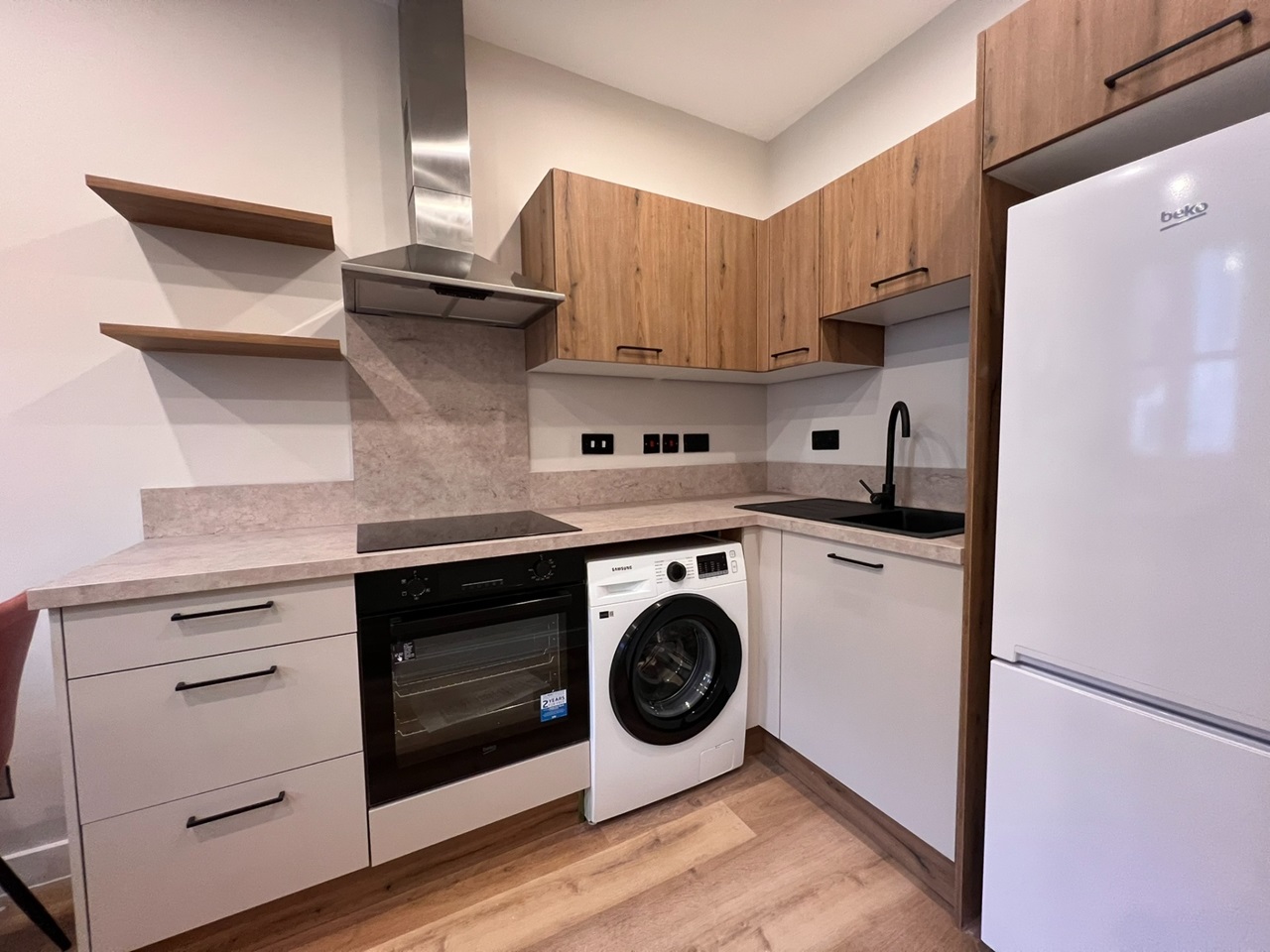 1 Bed Flat, The Headrow, LS1 photo 3