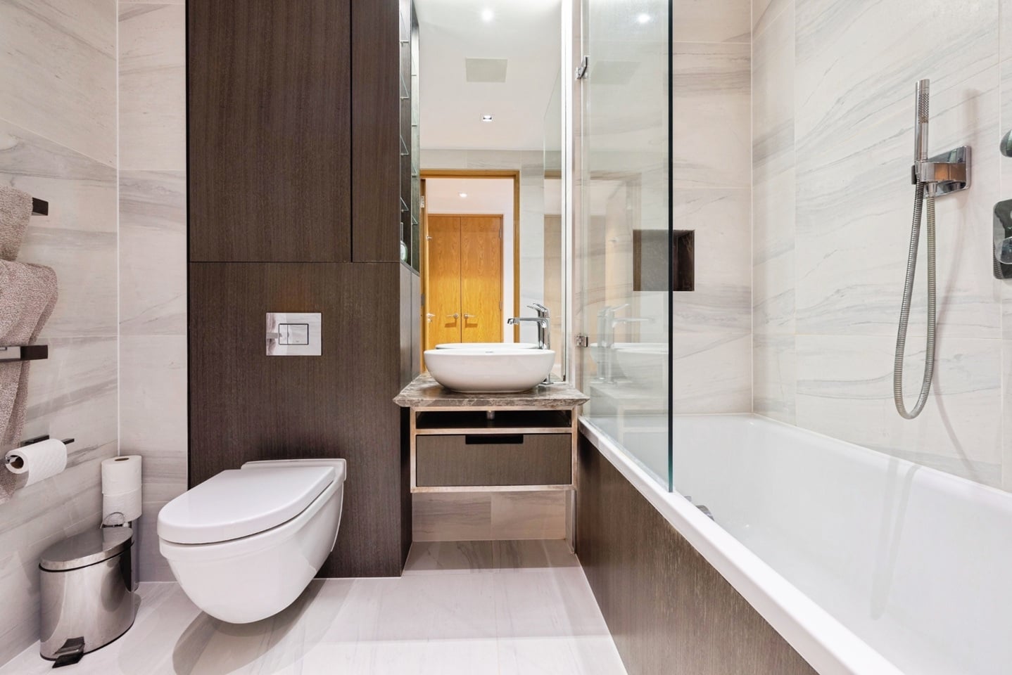 1 Bed Flat, Roman House, EC2Y photo 5