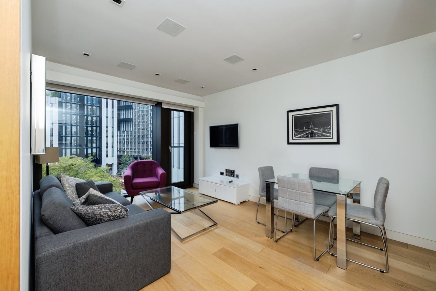 1 Bed Flat, Roman House, EC2Y