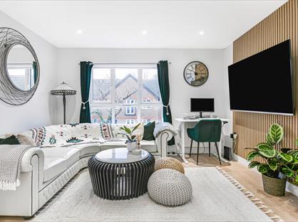 2 Bed Flat, Eco Court, KT2