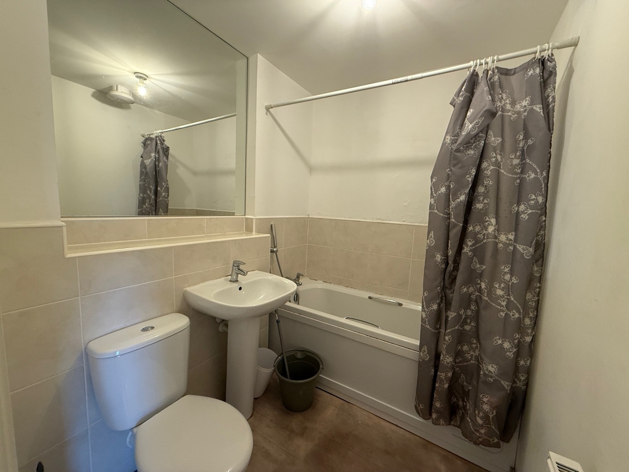 2 Bed Flat, Springfield Gardens, G31 photo 3