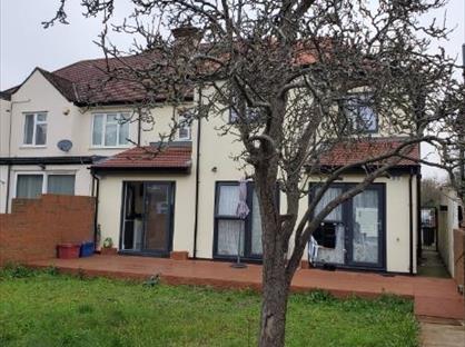 Room in a Shared House, Great West Road, TW7