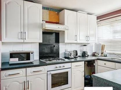 3 Bed Semi-Detached House, Lewsey Road, LU4