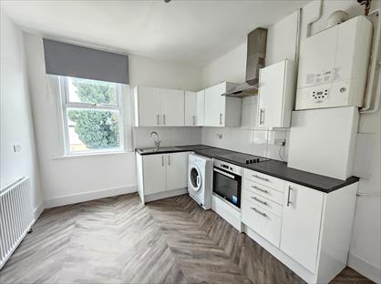 2 Bed Flat, North Avenue, SS2