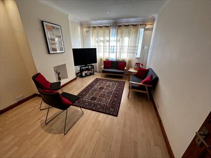 2 Bed Maisonette, Lymington Court, SM1