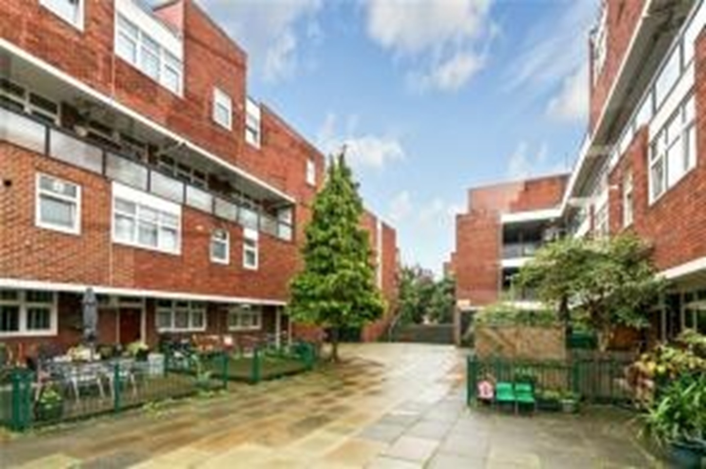 London - 1 Bed Flat, Woking Close, SW15 - To Rent Now for £1,700.00 p/m
