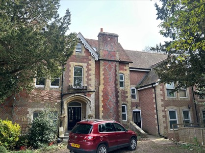 2 Bed Flat, Clatterford Road, PO30