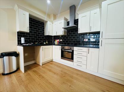 1 Bed Flat, Richardshaw Lane, LS28