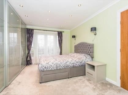 5 Bed Semi-Detached House, Helen Avenue, TW14