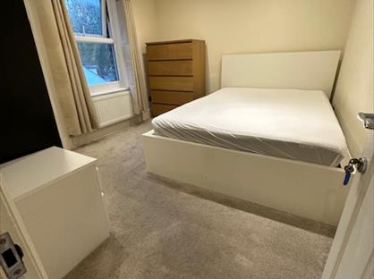 Room in a Shared House, London, SW16