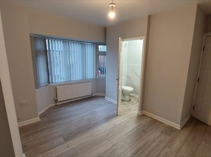 4 Bed Semi-Detached House, Jackson Avenue, DE3