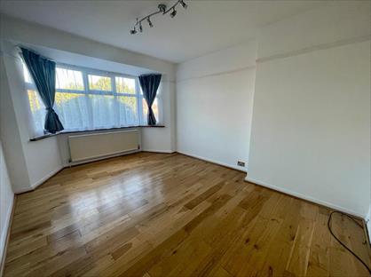 3 Bed Semi-Detached House, Wellgarth, UB6