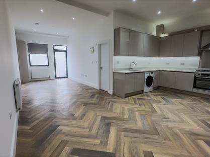 Studio Flat, South Ealing Road, W5